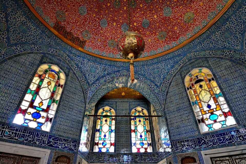 Interior del Harén de Topkapi Palace con azulejos cerámicos de Iznik en azul y blanco