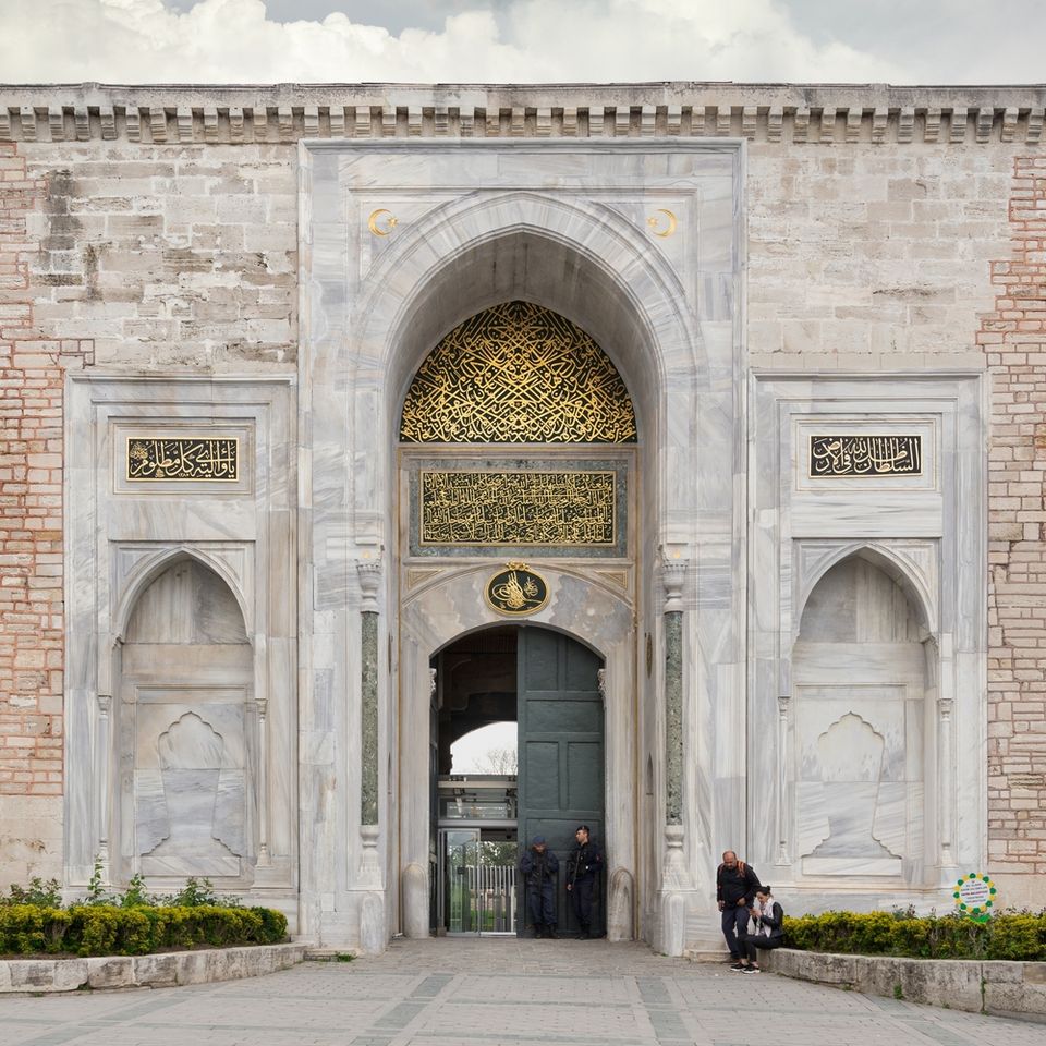 La gran entrada de la Puerta Imperial de Topkapi Palace en Estambul