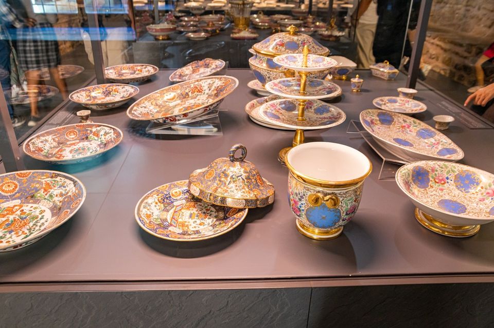 Cocinas del palacio y colección de porcelana china dentro de Topkapi Palace en Estambul